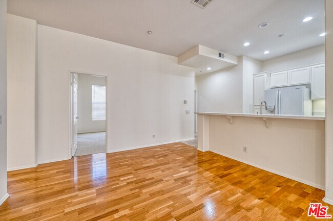 Building Photo - 1133 Jewett Dr