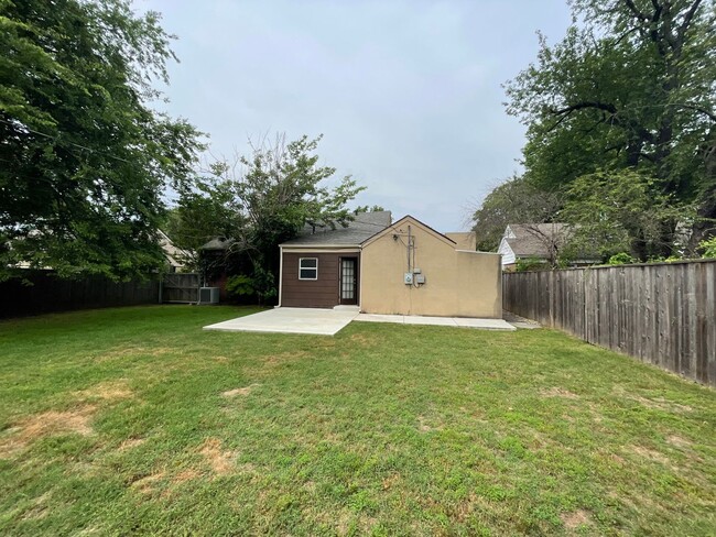 Building Photo - Updated Florence Park South Bungalow! 2 Be...