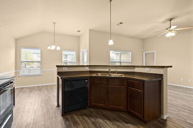 Building Photo - 417 Emerald Ridge Dr