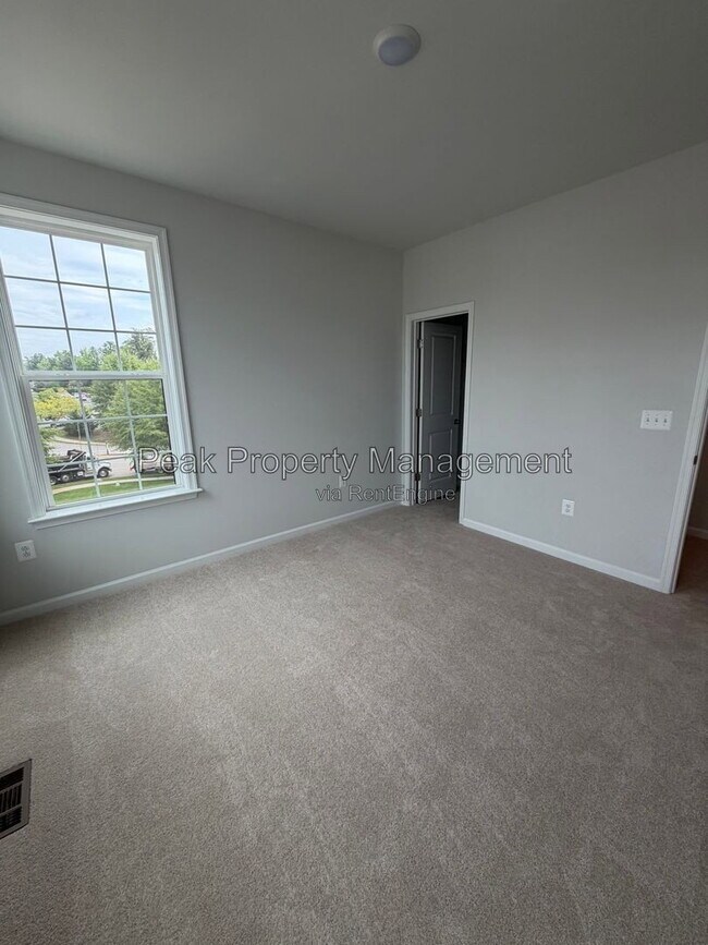 Building Photo - 227 Brattice Dr