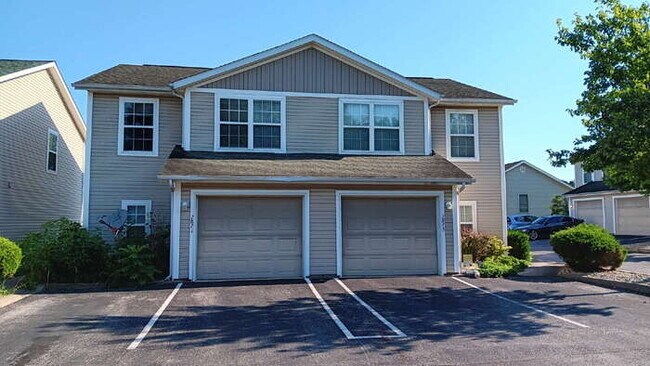 Primary Photo - Reduced: 3BR/2.5BA Condo with attached single-bay garage on Southeast side