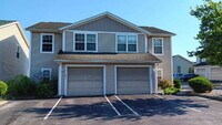 Building Photo - 3BR/2.5BA Condo with attached single-bay g...