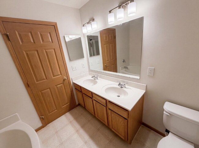 Building Photo - 1000 Hidden Cove Way