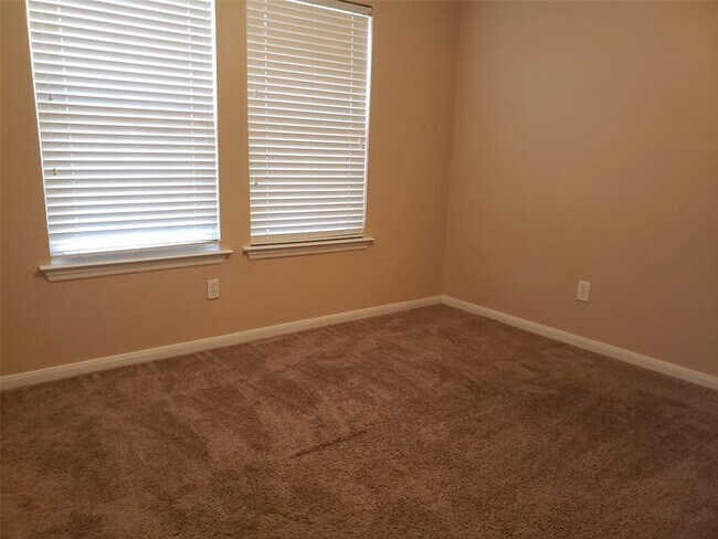 Building Photo - 110 Genesee Ridge Dr