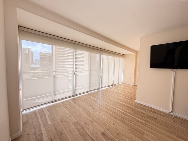 Building Photo - ALL utilities included! Updated 1 bedroom in Waikiki-with covered parking