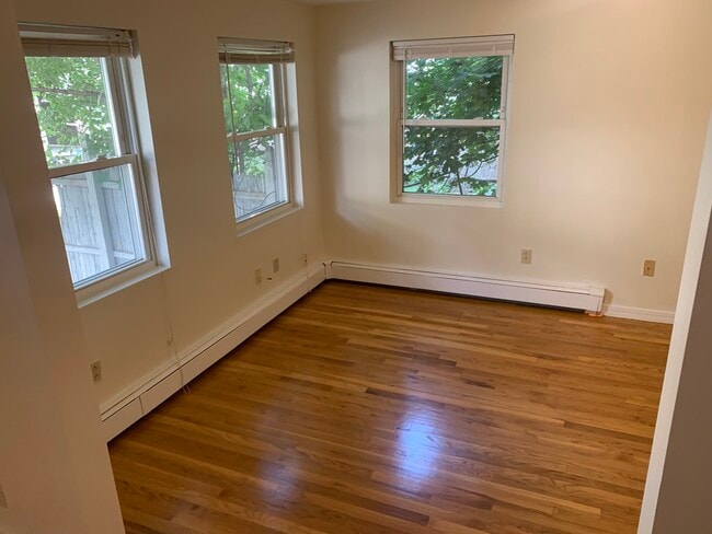Building Photo - 138 Thorndike St