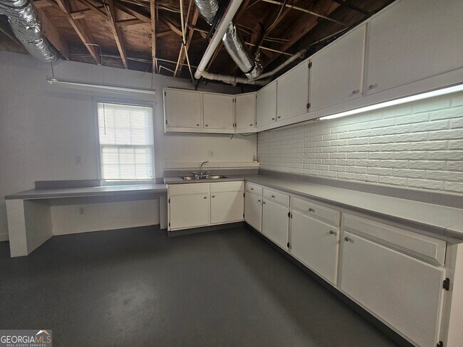 Building Photo - 24 Springfield Dr