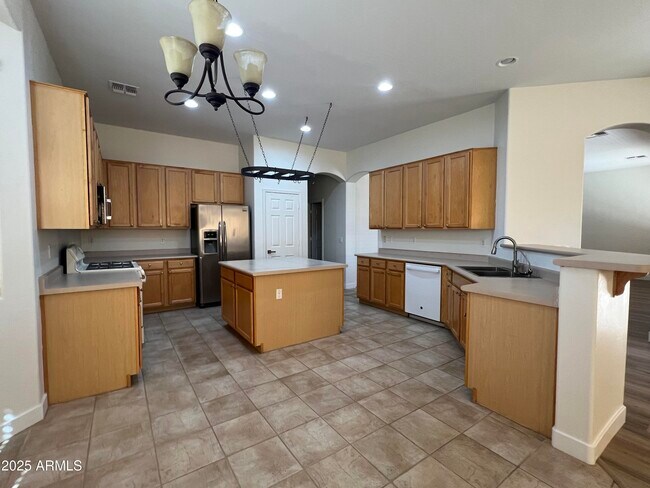 Building Photo - 6973 S Roger Way