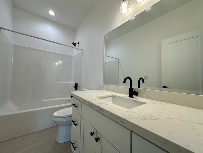 Building Photo - 2075 Bowfin Way