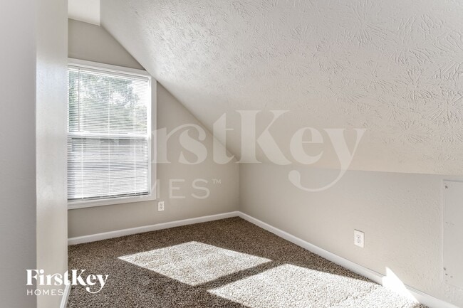 Building Photo - 2229 W 58th St