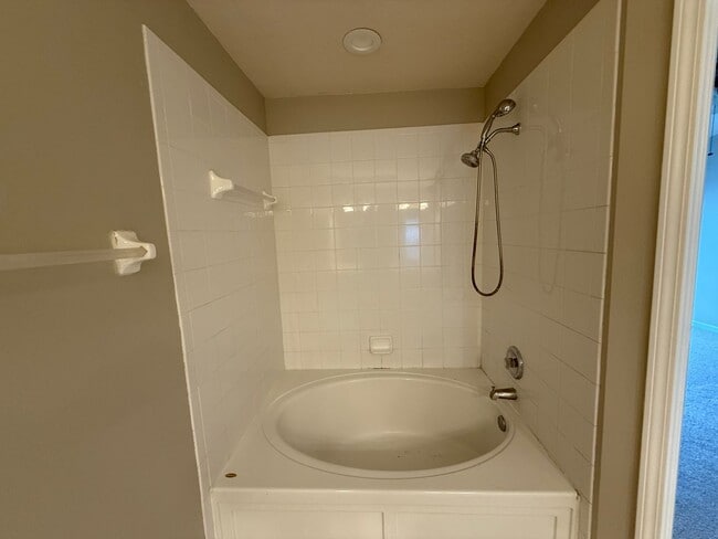 Building Photo - Beautiful home located inside gated commun...