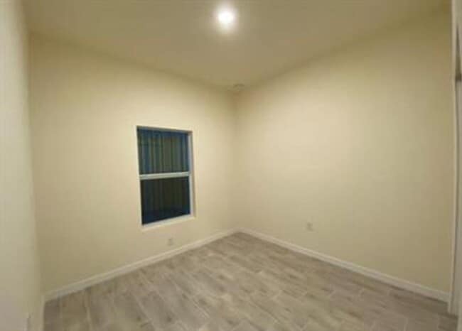 Building Photo - 1116 Albert Ave