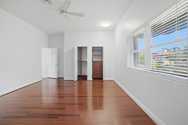 Building Photo - 2519 Barcelona Dr