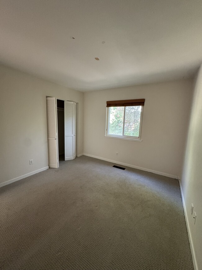 Building Photo - 969 Madison Dr