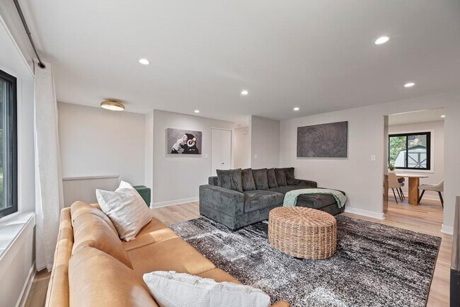 Building Photo - 908 Long Meadow Dr