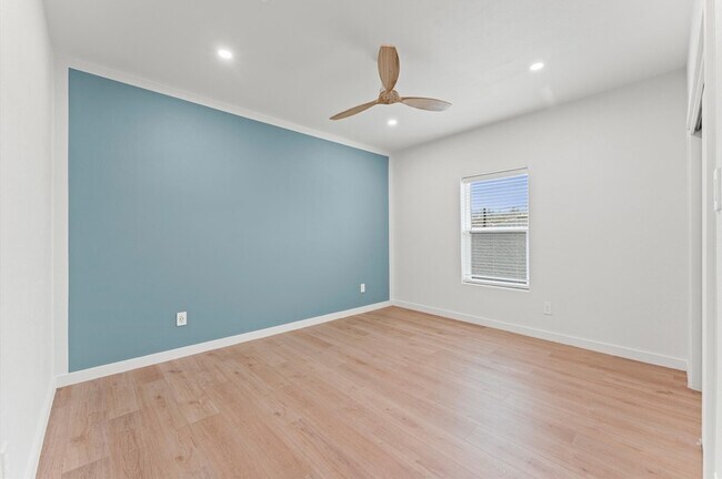 Building Photo - 1325 35th St