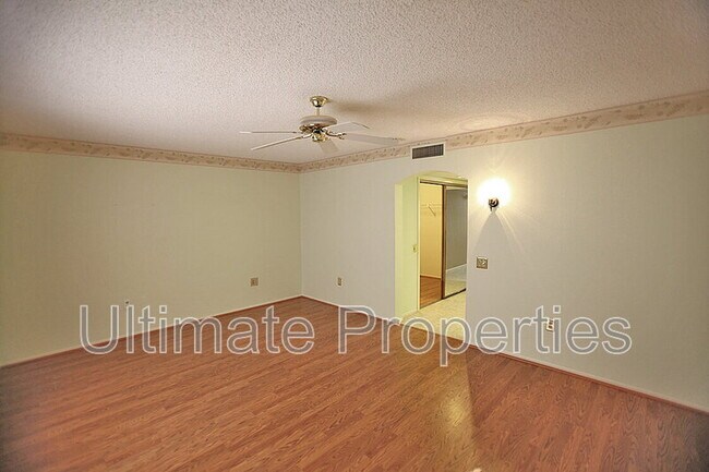 Building Photo - 14735 W Buttonwood Dr