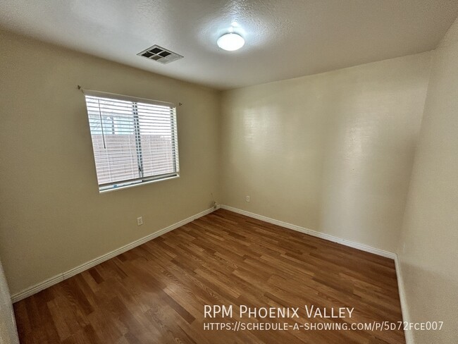 Building Photo - $150.00 off 1st Month Rent - 4 Bed / 2 Bat...