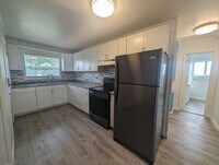 Building Photo - Cute and Cozy, Centrally Located Triplex with Yard