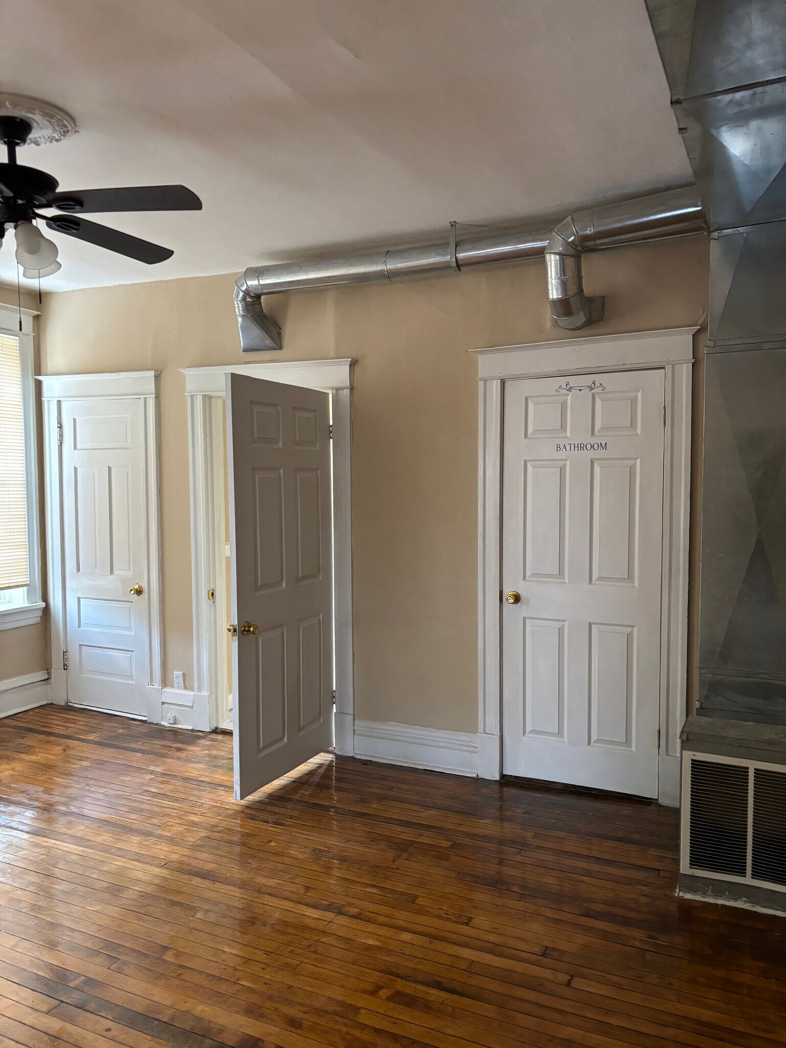 Building Photo - 3844 Lee Ave