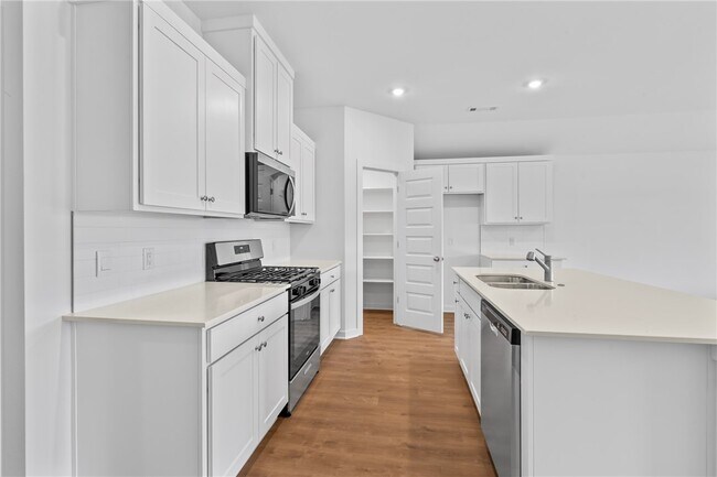 Building Photo - 813 Heeler Ave