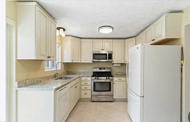 Building Photo - 269 Farrwood Dr