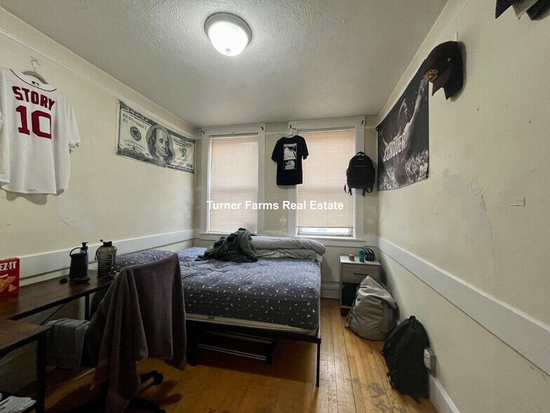 Building Photo - 168 Endicott St