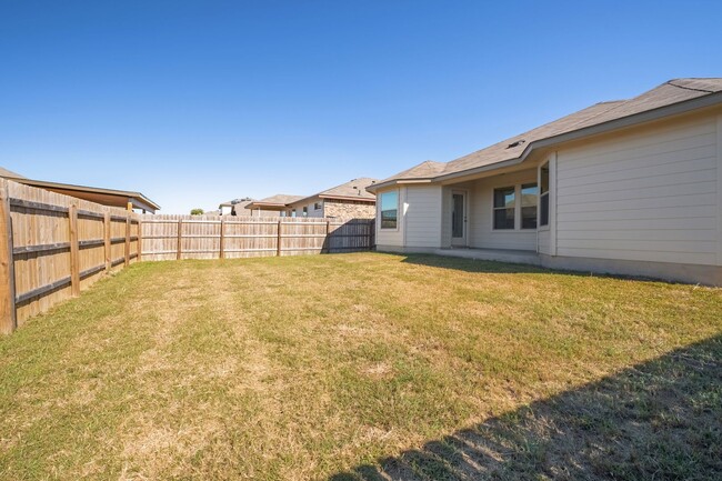 Building Photo - Spacious 3 Bedroom, 2 Bath Home in Jarrell...