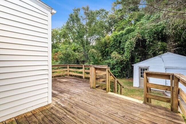 Building Photo - Updated Home- Near State Street! LR, DR, J...