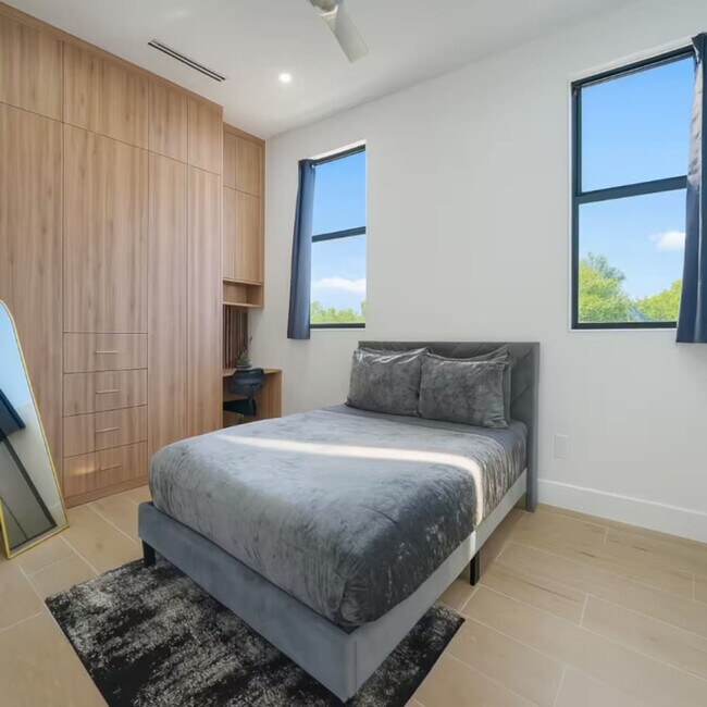 Building Photo - 1812 Miami Rd