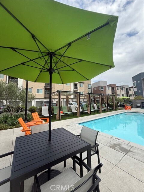 Building Photo - 960 N Tangent Privado