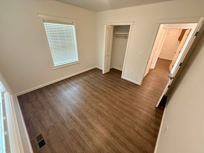 Building Photo - 1329 Elm St