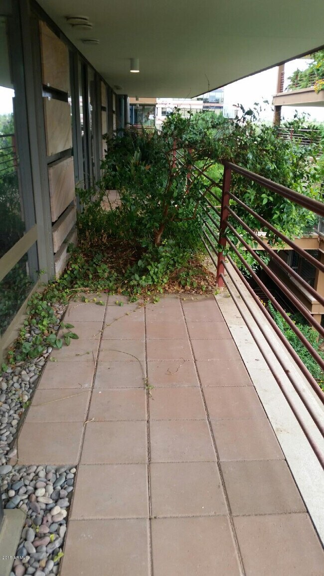 Building Photo - 7131 E Rancho Vista Dr