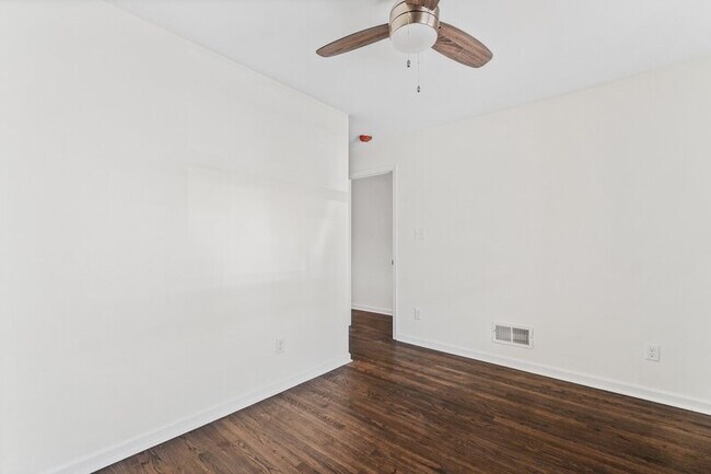 Building Photo - 316 24th St