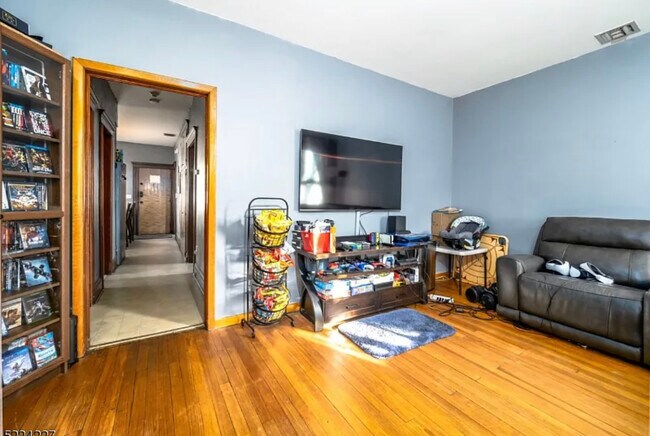 Living room - 313 E 17th St