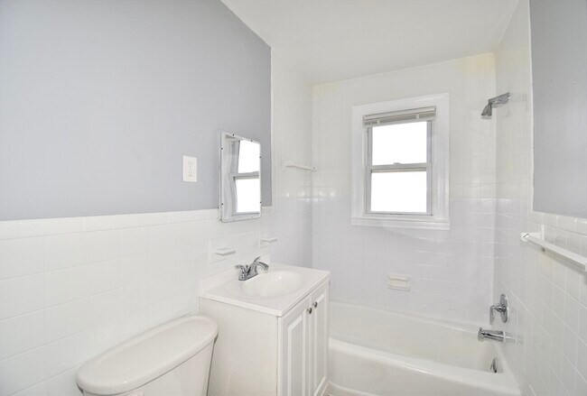 Building Photo - 153 Bosworth St