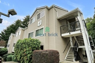 Building Photo - Discover Your New Home at Juanita Beach Esplanade!