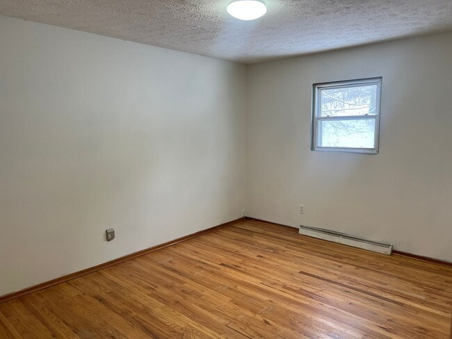 Building Photo - Updated 3-Bed Ranch in Plain Local Schools! Fenced Yard & Jetted Tub