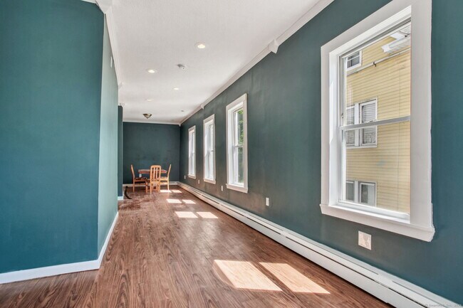 Building Photo - 138 Pleasant St