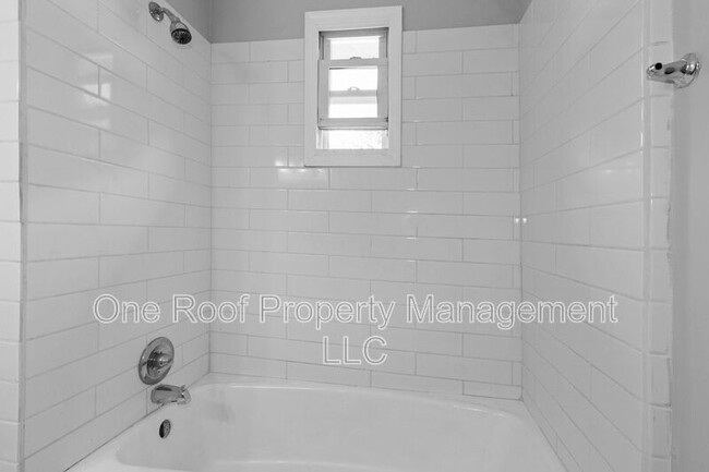 Building Photo - 937 Metropolitan Ave