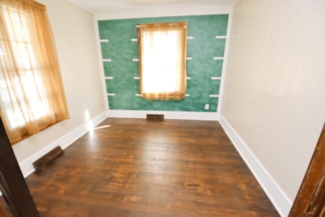 Building Photo - 2 bedroom 2 bath home with 2 story garage