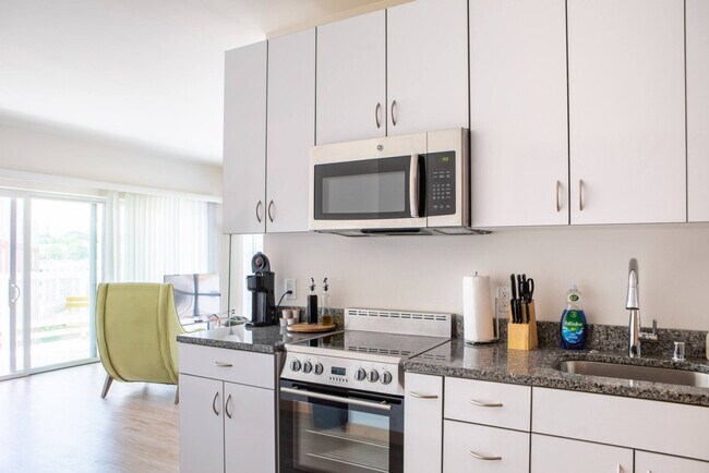 Building Photo - 1640 N Water St