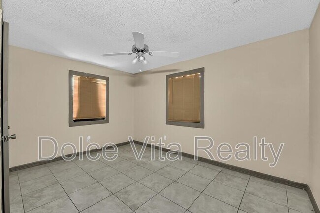 Building Photo - 440 W Siesta St