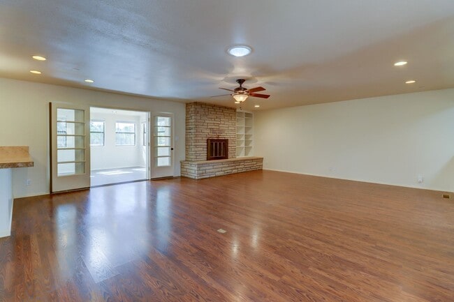 Building Photo - Home in Antelope Hills!