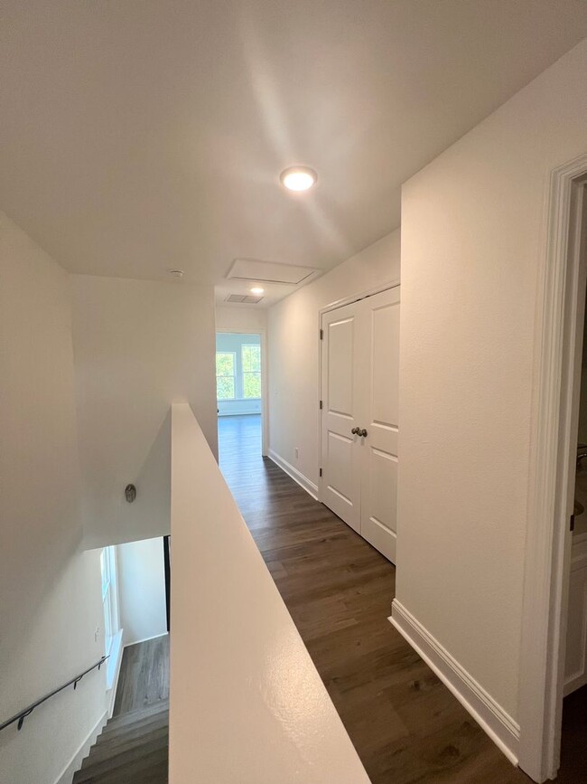 Building Photo - BRAND NEW CONSTRUCTION & MOVE IN READY 3/2...