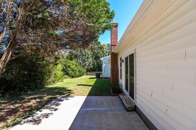 Building Photo - 3705 Arthur St