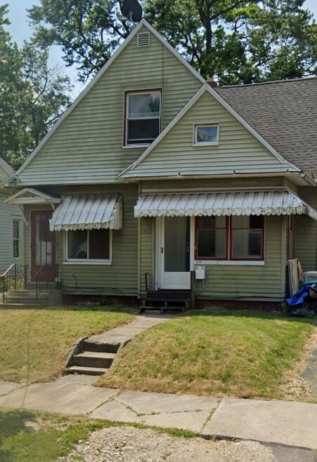 Building Photo - 1614 Oak St