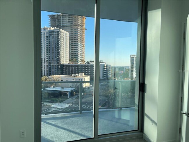 Building Photo - 400 Central Ave