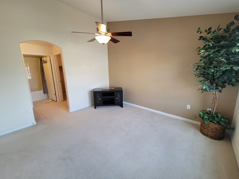 Building Photo - 4755 Hahns Peak Dr