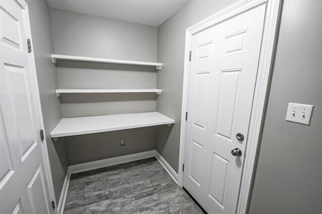 Building Photo - Lovely updated home in Suncrest Subdivision